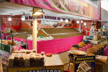 Colima, Colima, Meksika. 13 Kasım 2022. Colima, Colima, Meksika 'daki Feria de Todos los Santos' ta kristalize meyve ve kurutulmuş meyve satışını temsil ediyor..