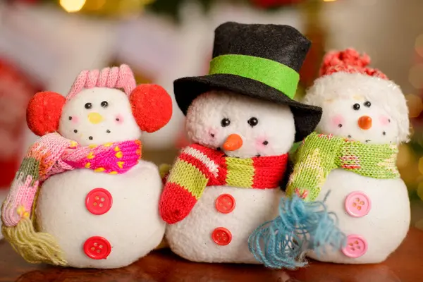 stock image Snowmen made of wool and yarn with Christmas background. Decorative crafts for Christmas.