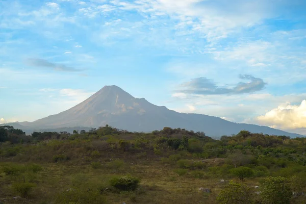 Vulkan Colima Mexikanische Landschaft Mit Blauem Himmel Und Wolken — Stockfoto