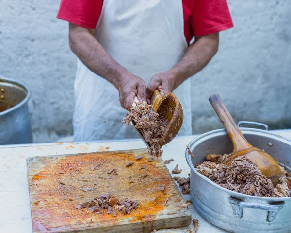 Persona Preparando Birria Comida Típica Jalisco Hecha Con Carne Cordero — Foto de Stock