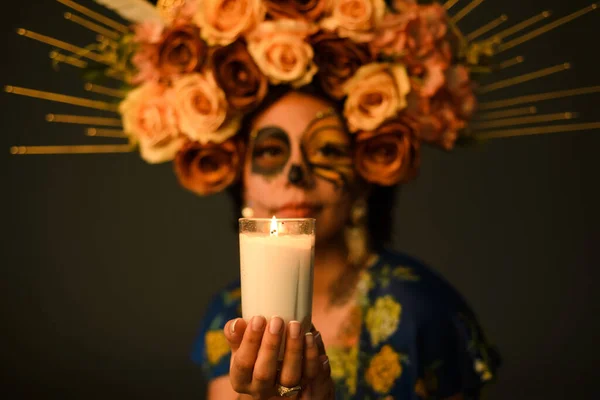 Retrato Una Mujer Con Maquillaje Cráneo Azúcar Día Los Muertos — Foto de Stock