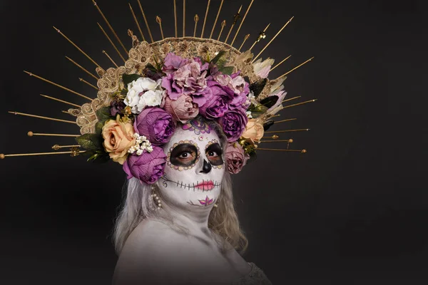 Retrato Del Estudio Mujer Maquillaje Catrina Con Vestido Novia Cráneo — Foto de Stock