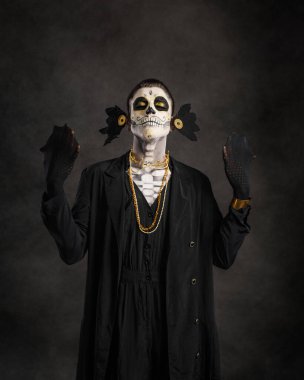 Catrin 'in stüdyo portresi. Ölüm bayramı..