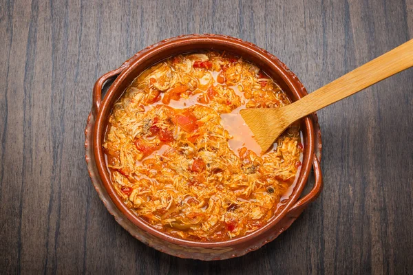 stock image Authentic mexican chicken tinga, typical mexican food prepared in a clay pot on a wooden table.