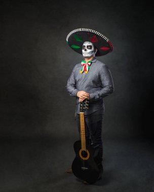Mariachi şapkalı ve gitarlı Catrin 'in portresi. Ölüler günü. Tipik Meksika karakteri.