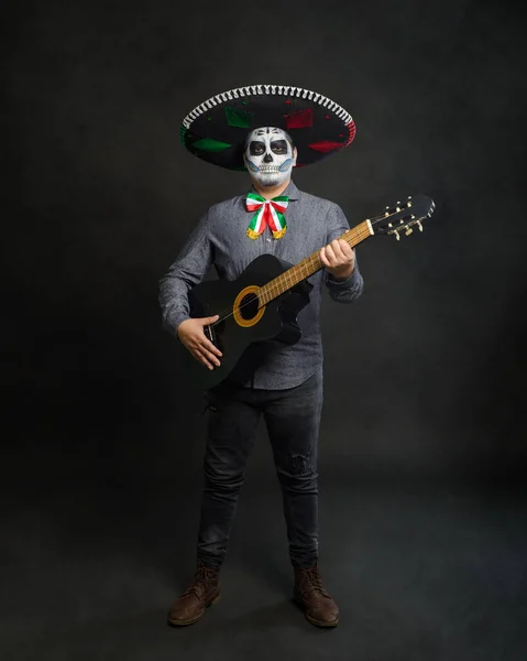 Портрет Катрин Шляпе Мариачи Гитаре День Мёртвых Типичный Мексиканский Символ — стоковое фото