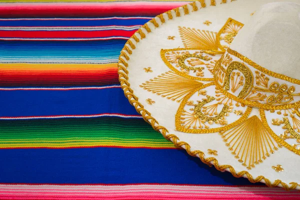 Mariachi Klobouk Barevném Serapu Mexické Sombrero Typický Charro Klobouk — Stock fotografie