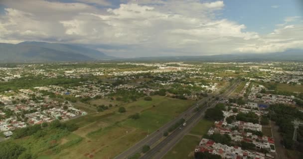 メキシコのコリマのヴィラ アルバレスの空中ビュー — ストック動画