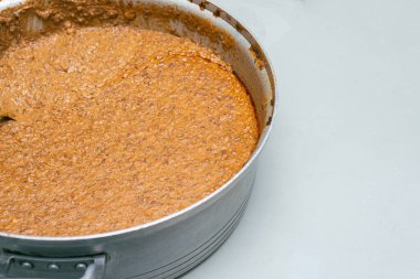 Pişmiş fasulye dolu tencere yenmeye hazır. Meksika yemeği. Boşluğu kopyala.