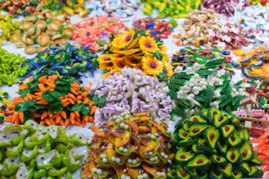 El yapımı buzdolabı mıknatısları. Meksika el sanatları.