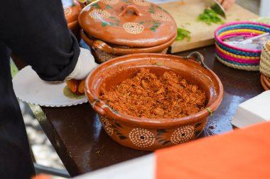 Geleneksel Clay Pot 'ta Otantik Meksika Domuzu.