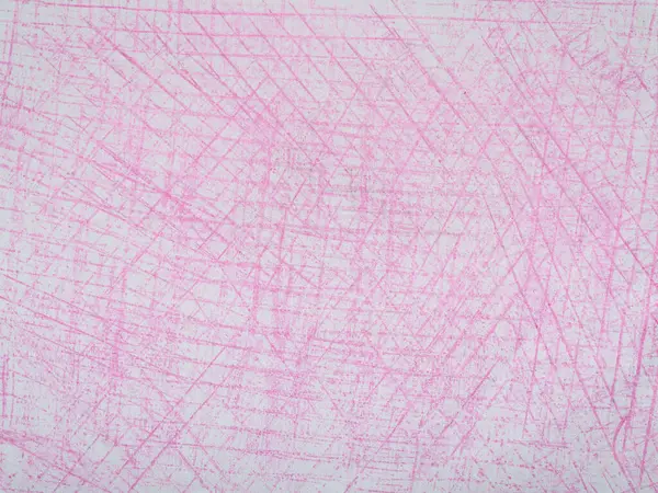 Açık pembe karalamalarla kaplı desenli bir yüzey soyut ve biraz karmaşık bir estetik yaratıyor..