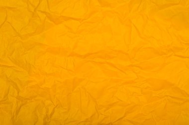 Buruşmuş sarı kağıdın desenli yüzeyi.