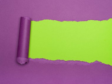 Yırtık Mor Kağıt Canlı Kireç Yeşili Ortaya Çıktı