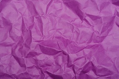 Buruşuk mor kağıdın desenli yüzeyi. Doku, arkaplan.