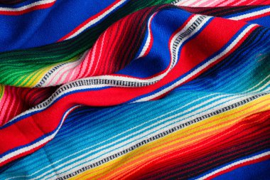 Renkli serape. Meksika 'dan tipik renkli kumaş. Doku arkaplanı.