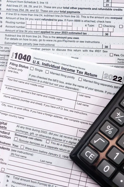 Individual Income Tax Return Document People Have Complete Form 1040 — Photo