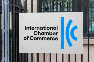 Paris, Fransa - 29 Mart 2023: Uluslararası Ticaret Odası 'nın (ICC) girişini imzalayın, dünya çapında 130 ülkede binlerce şirketi temsil eden bir organizasyon