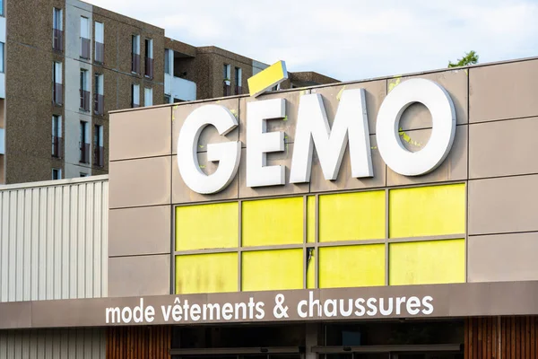 stock image Anglet, France - April 26, 2023: Commercial sign of a Gemo store, a French low-cost shoe and clothing company created by the Eram group in 1991