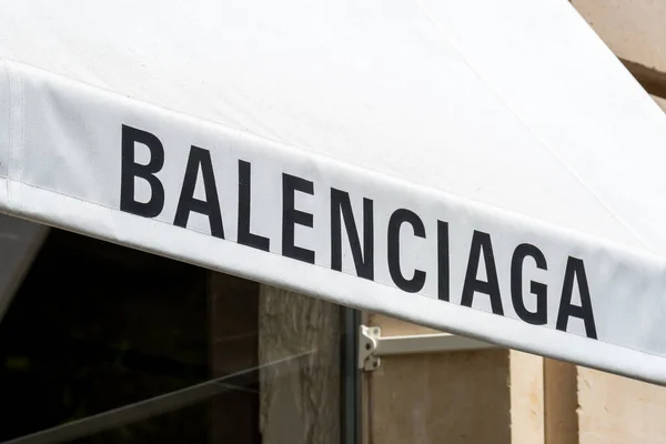 Париж Франция Июля 2023 Года Открытие Магазина Balenciaga Районе Елисейских — стоковое фото