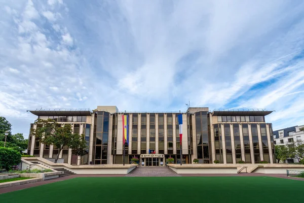 stock image Rueil-Malmaison, France - August 13, 2023: Exterior view of the town hall of Rueil-Malmaison, a commune in the Hauts-de-Seine department, in the Ile-de-France region, west of Paris