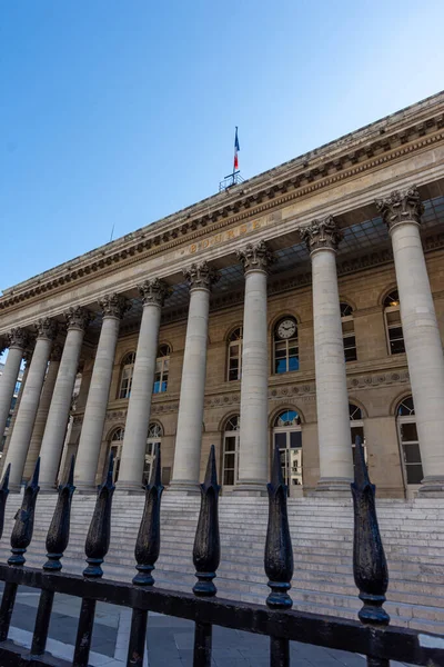 Paris, Fransa - 15 Eylül 2023: Daha önce Paris Borsası 'na ev sahipliği yapan Palais Brongniart' ın dış görünüşü. Finans piyasaları ve küresel finans kavramları