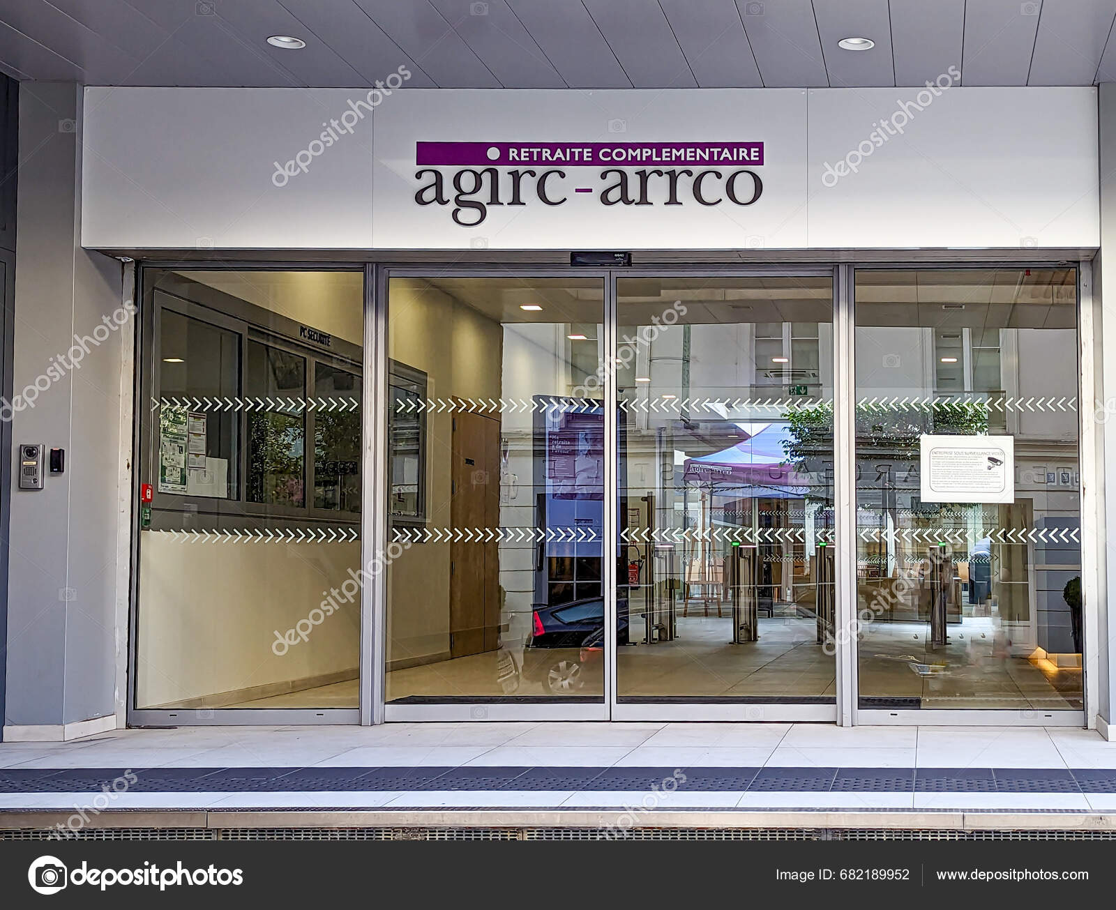 Paris France October 2023 Entrance Agirc Arrco Headquarters Agirc Arrco Paris France October 2023 Entrance Agirc Arrco Headquarters Agirc Arrco