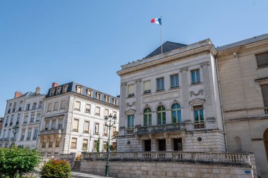 Orleans, Fransa - 31 Temmuz 2024: Merkez-Val de Loire bölgesindeki Loiret bölgesinde yer alan bir Fransız komünü olan Orleans belediye binasının dış görünümü