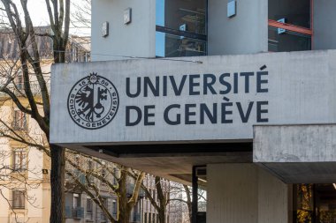 Cenevre, İsviçre - 15 Kasım 2024: Cenevre Üniversitesi (UNIGE veya UGE) Uni-Dufour binasının cephesinde imza ve logo