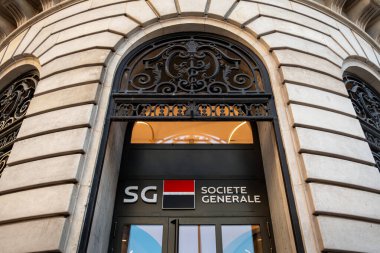 Paris, Fransa - 27 Aralık 2024: Societe Generale bankasının bir şubesine giriş. Societe Generale Fransa 'nın önde gelen bankalarından biridir.