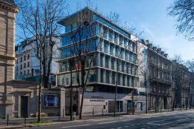 Paris, Fransa - 14 Ocak 2024: Paris 'teki Çin Kültür Merkezi' nin dış görünümü, Çin ile Fransa arasındaki kültür alanındaki ilişkilerin gelişmesine katkıda bulunmuştur.