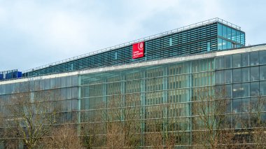 Paris, Fransa - 7 Şubat 2025: Caisse des Depots et Consignation (CDC) grubunun bir binası, Fransız kamu finans kurumu 1816 yılında kuruldu