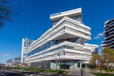 Issy-les-Moulineaux, Fransa - 29 Mart 2025: Capgemini Fransa merkezinin dış görünümü. Capgemini, Fransız çokuluslu bilgi teknolojisi (IT) hizmetleri ve danışmanlık şirketidir.