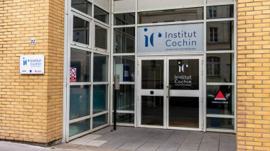 Paris, Fransa - 7 Mayıs 2025: Institut Cochin 'e Giriş. Inserm, CNRS ve Paris-Cite Üniversitesi 'ne bağlı Fransız biyomedikal araştırma merkezidir.