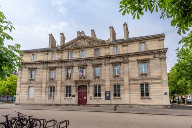 Paris, Fransa - 13 Mayıs 2025 Lycee Arago Cephesi. Lycee Arago, Paris 'te Place de la Nation' da yer alan bir Paris ortaöğretim kurumudur.