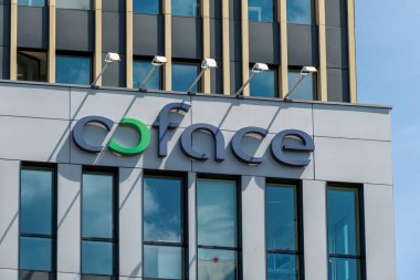 Bois-Colombes, Fransa - 20 Mayıs 2025: Coface (Fransız Dış Ticaret Sigortası Şirketi), Fransız ihracat kredi sigorta şirketi