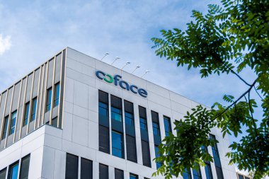 Bois-Colombes, Fransa - 20 Mayıs 2025: bir Fransız ihracat kredi sigorta şirketi olan Coface 'ın (Fransız Dış Ticaret Sigortası Şirketi) dış görünümü