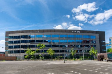 Bois-Colombes, Fransa - 20 Mayıs 2025: Elengy karargahının dış görünüşü. Elengy, Fransız LNG terminallerini işleten NaTran 'ın (eski adıyla GRTgaz) bir yan kuruluşudur.