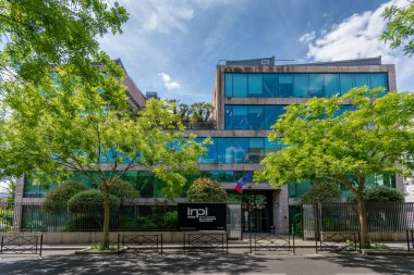 Courbevoie, Fransa - 20 Mayıs 2025: INPI 'nin genel merkezi, Ulusal Endüstriyel Mülkiyet Enstitüsü, Fransız fikri mülkiyet ofisi, patent, marka ve tasarım haklarından sorumlu dış görünüm