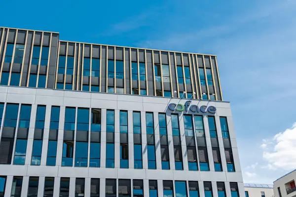 Bois-Colombes, Fransa - 20 Mayıs 2025: bir Fransız ihracat kredi sigorta şirketi olan Coface 'ın (Fransız Dış Ticaret Sigortası Şirketi) dış görünümü