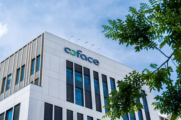 Bois-Colombes, Fransa - 20 Mayıs 2025: bir Fransız ihracat kredi sigorta şirketi olan Coface 'ın (Fransız Dış Ticaret Sigortası Şirketi) dış görünümü
