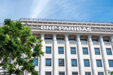 Paris, Fransa - 29 Mayıs 2025: BNP Paribas karargahının bulunduğu binanın cephesi. BNP Paribas (BNPP) 65 ülkede faaliyet gösteren bir Fransız ticari bankasıdır.
