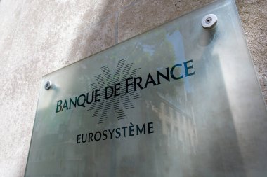 Paris, Fransa - 29 Mayıs 2025: Fransa Merkez Bankası, Avro Bölgesi üyesi bir ülke olan Fransa Merkez Bankası 'nın girişinin üzerini imzalayın.