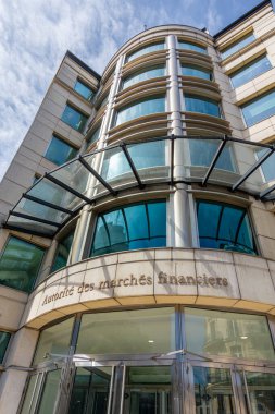 Paris, Fransa - 29 Mayıs 2025: Autorite des Marches Financiers (AMF) merkezinin bulunduğu binanın ön cephesi, finans piyasalarının düzenlenmesinden sorumlu Fransız idari mercii