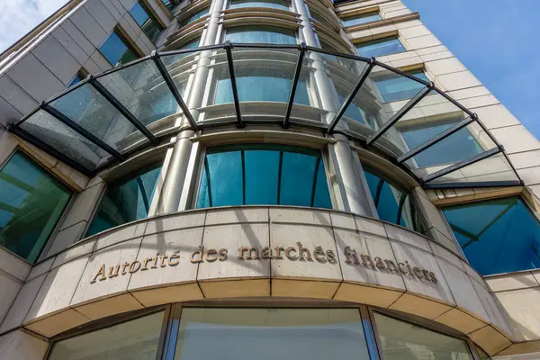 Paris, Fransa - 29 Mayıs 2025: Autorite des Marches Financiers (AMF) merkezinin bulunduğu binanın ön cephesi, finans piyasalarının düzenlenmesinden sorumlu Fransız idari mercii