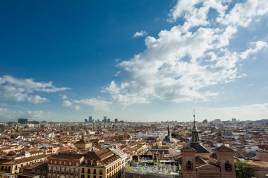 Madrid, İspanya - 20 Haziran 2022 Madrid başkenti silueti ile Panorama