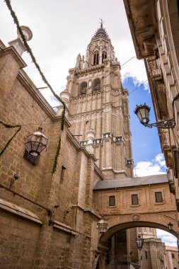 Toledo Katedrali 'nin çan kulesinin ayrıntıları (Aziz Mary Primat Katedrali). Toledo, Castilla La Mancha, İspanya