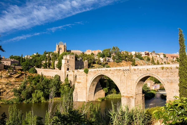 View San Martin Bridge Crossing Tagus Enter Old City Toledo — Photo