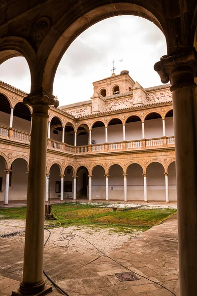 スペイン アルマグロのサン ジョバンニ バッティスタ修道院の回廊 — ストック写真