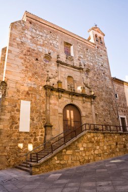 Tarihi Plasencia, İspanya 'da Santa Ana Kilisesi' nin ön cephesi.